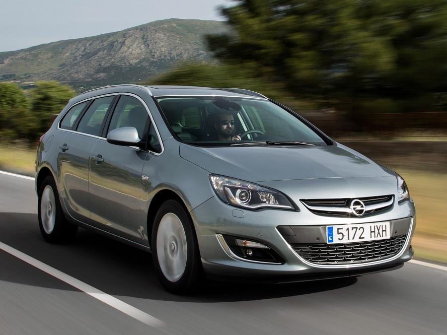  Opel Astra Sports Tourer 2012 года  (фото 11 из 17)